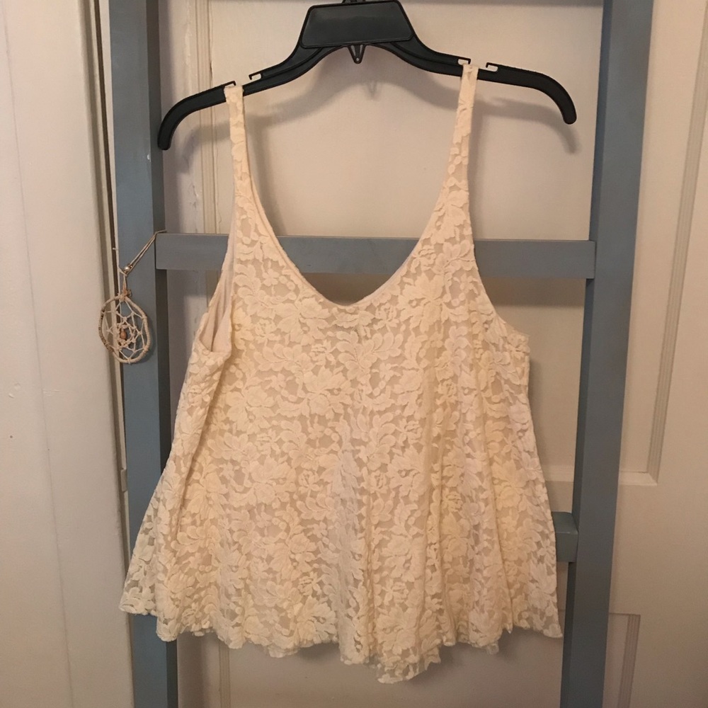 LACE CROP TOP